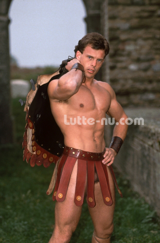 torse-nu-gladiateur torse-nu-gladiateur